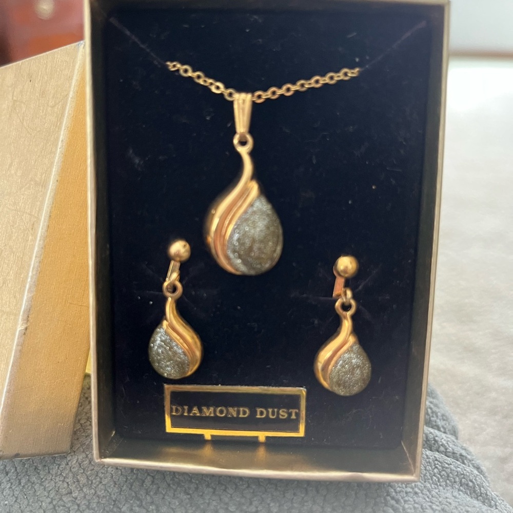 Ronte’ Teardrop Necklace Set Diamond Dust